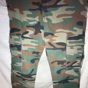 COPY - Forever 21 men cameo pants